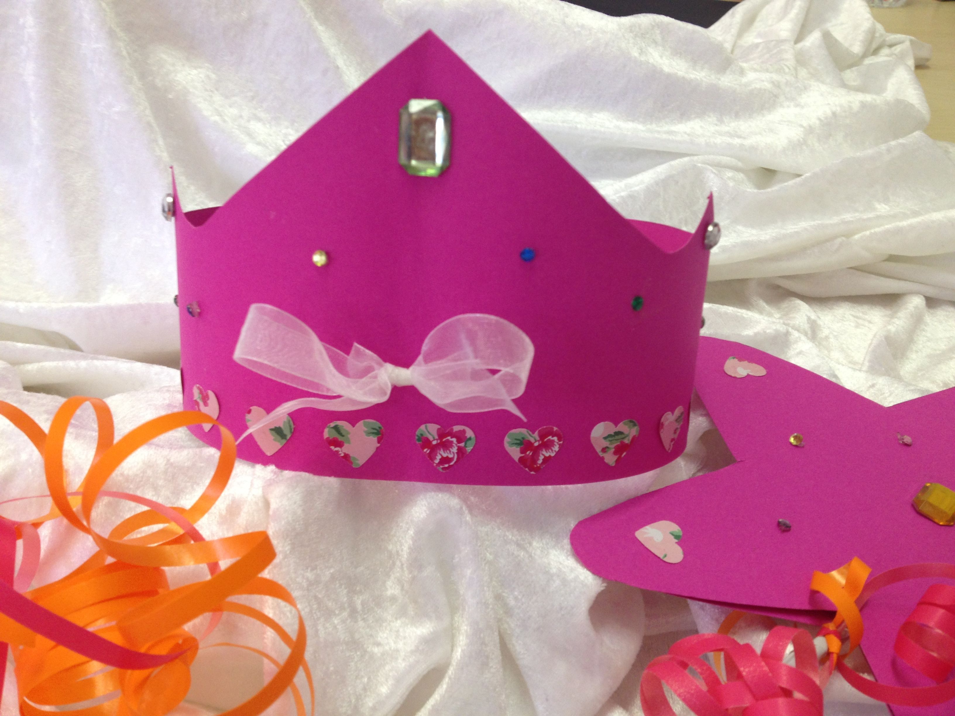 Atelier enfant accessoires de princesse et de chevalier