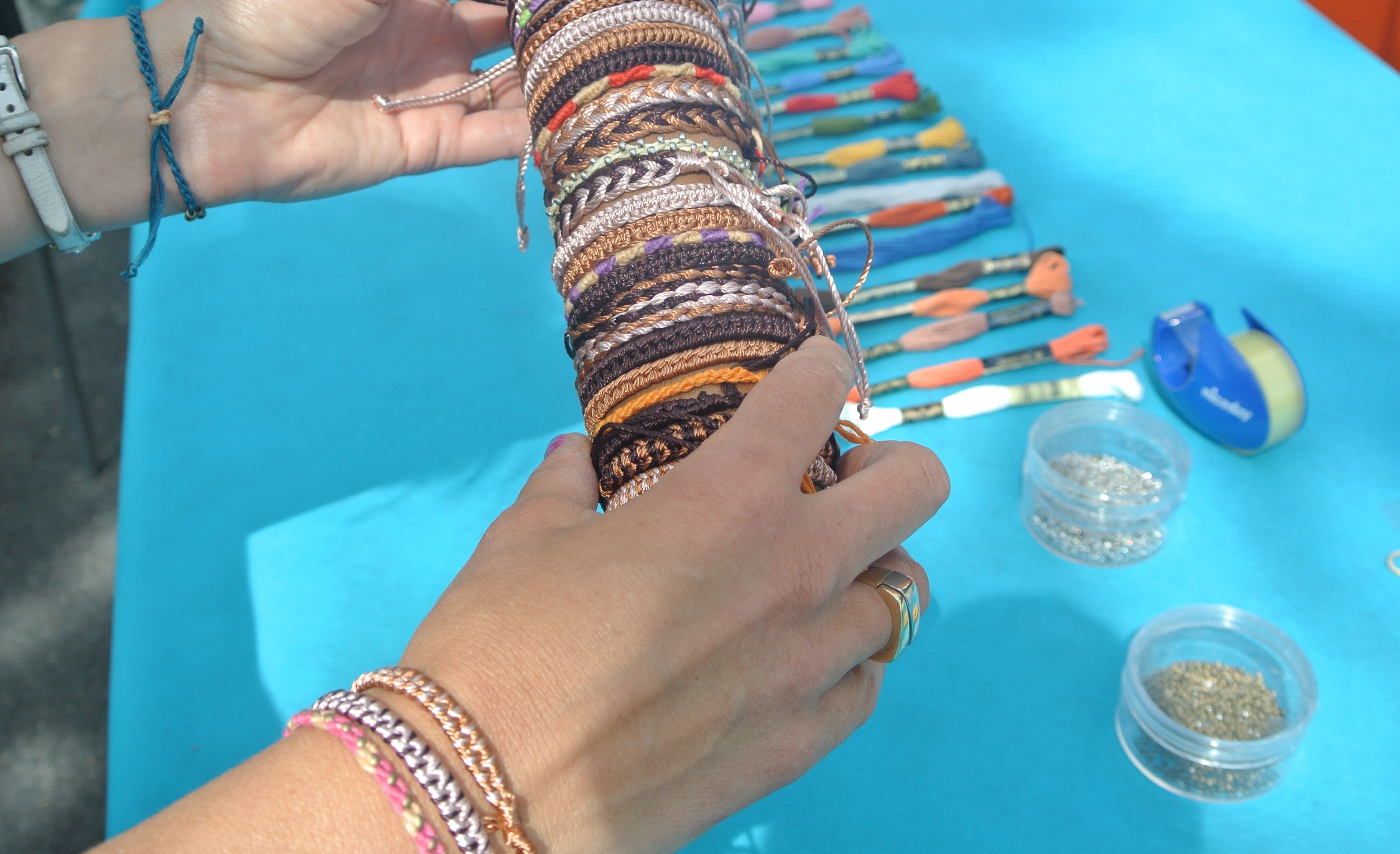 Atelier DIY Bracelets brésiliens – manchettes hipanema
