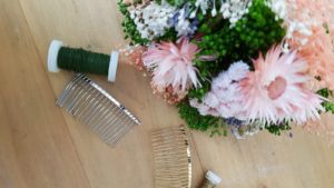 fournitures tutoriel DIY peigne de fleurs séchées