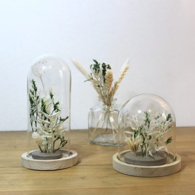 cloche de fleurs séchées blanc vert