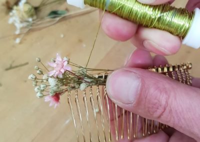 ef302beb dcfd 4db8 954c cc3de1528463 | Tutoriel DIY peigne de fleurs séchées