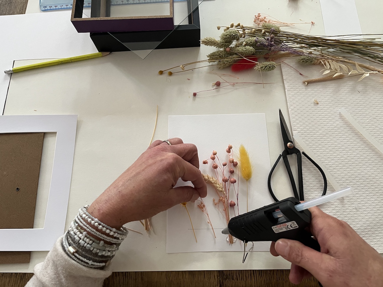 image00002 | Tutoriel DIY cadre de fleurs séchées