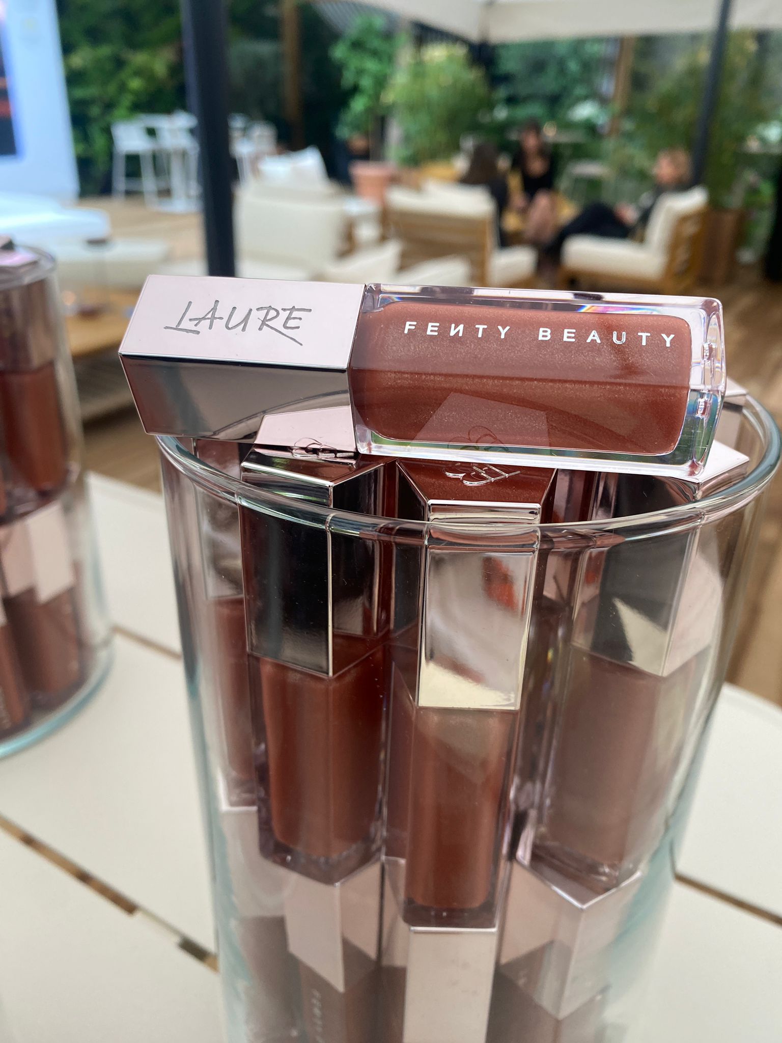 Blog 663 Animation de gravure en calligraphie moderne sur le nouveau Gloss Fenty Beauty
